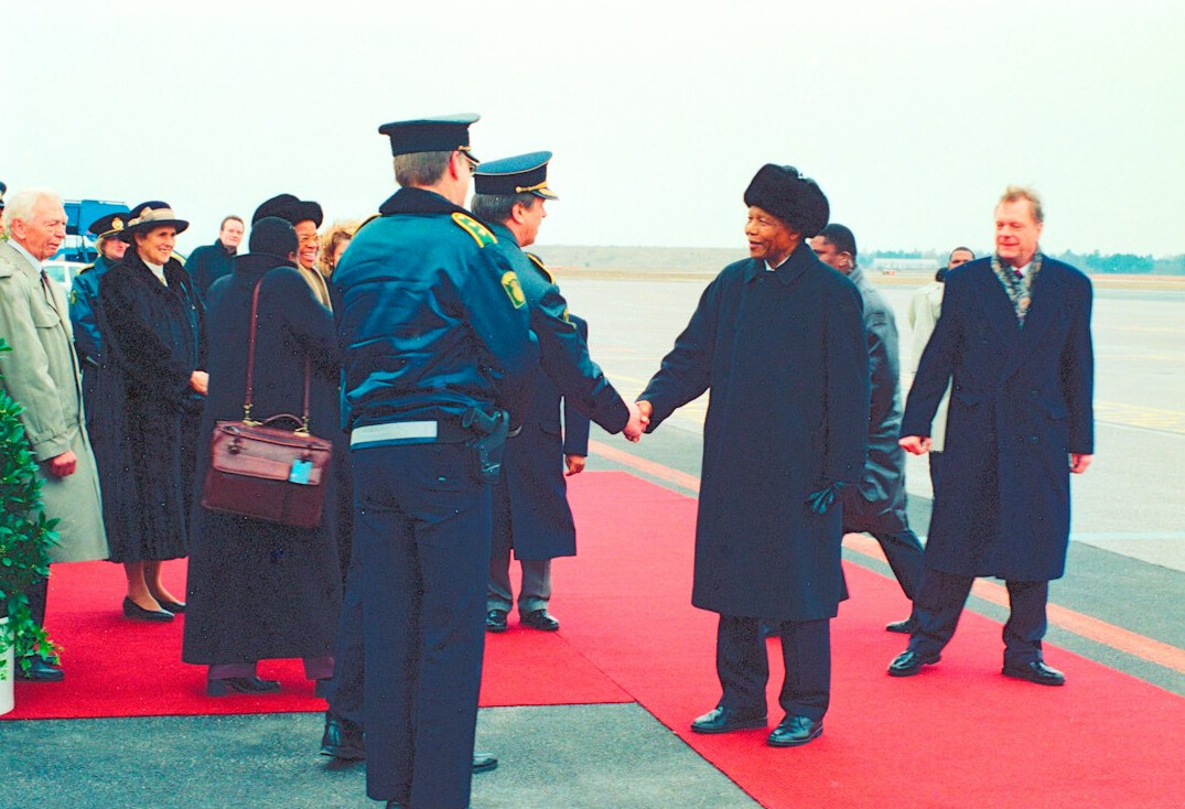 celebrity hug on red carpet